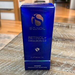 iS Clinical Retinol+ Emulsion 0.3 — Blue